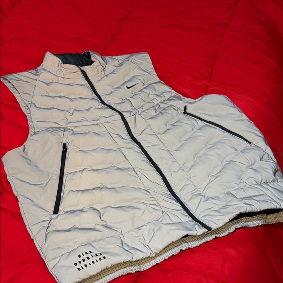 Nike Reflective Silver Running White Puffer Vest